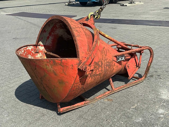 1999 beco 600lr betonkubel - afbeelding 1 van  2