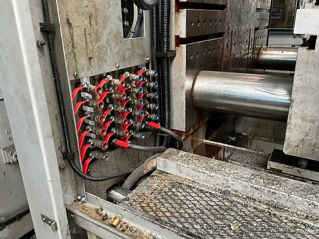 1999 bmb kw1000/6500 spuitgietmachine - afbeelding 24 van  41