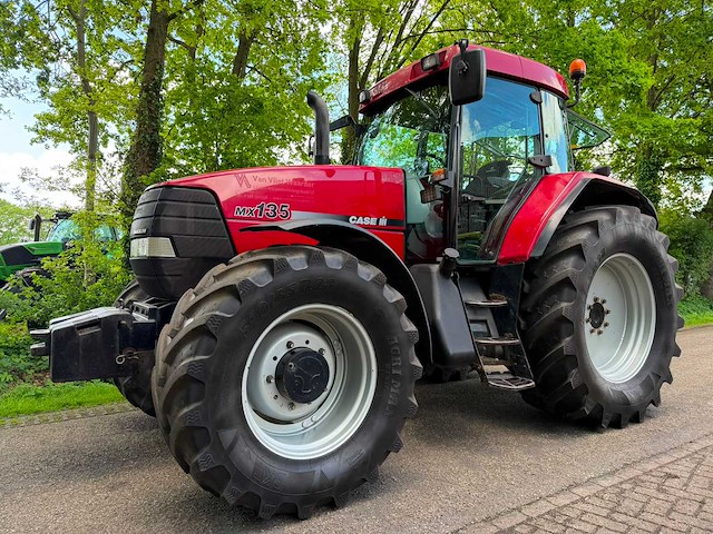 1999 case ih mx 135 vierwielaangedreven landbouwtractor - afbeelding 1 van  11