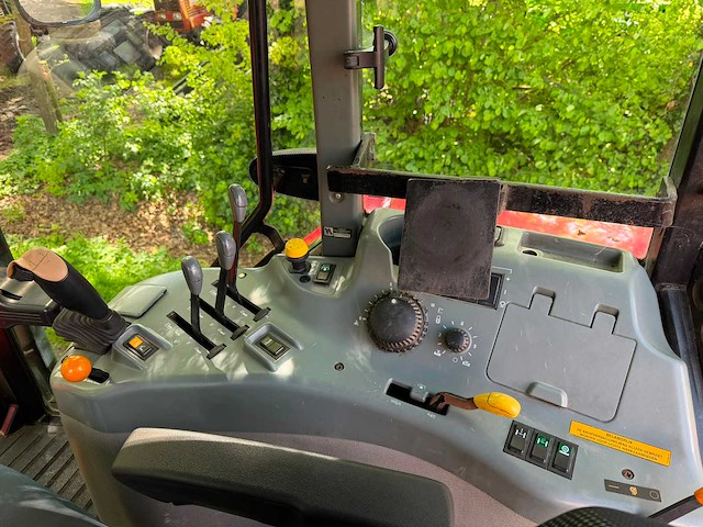 1999 case ih mx 135 vierwielaangedreven landbouwtractor - afbeelding 2 van  12
