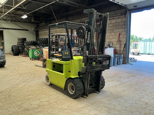 1999 clark cem25s vorkheftruck - afbeelding 2 van  9