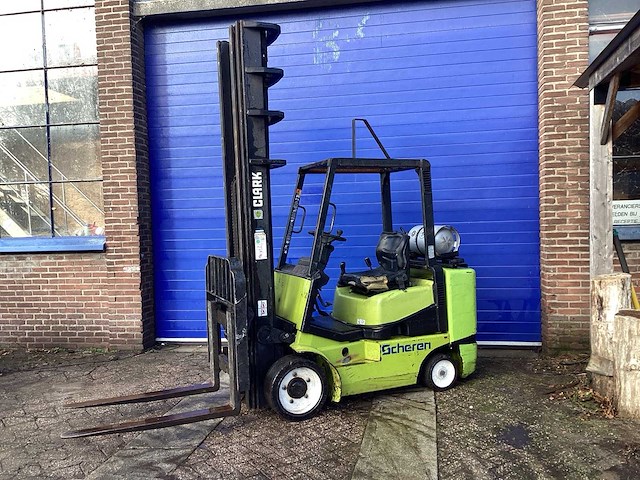 1999 clark cgc30 vorkheftruck 7300 mm - afbeelding 11 van  16