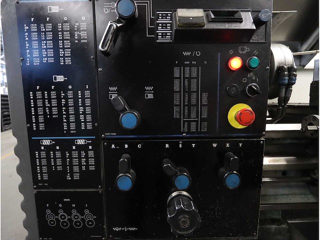 1999 colchester triumph v/s2500 universele draaibank - afbeelding 10 van  13