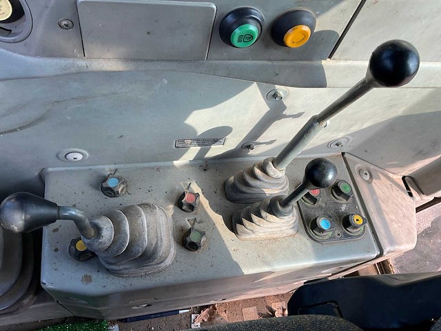 1999 fendt 824 turboshift vierwielaangedreven landbouwtractor - afbeelding 4 van  25