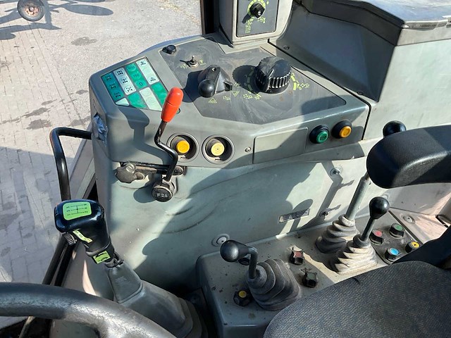 1999 fendt 824 turboshift vierwielaangedreven landbouwtractor - afbeelding 3 van  31