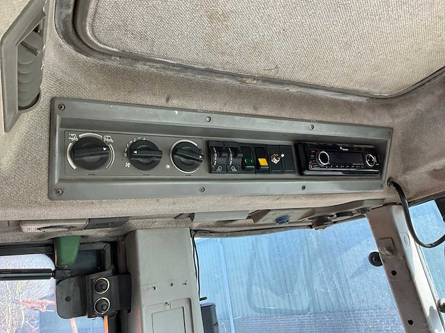 1999 fendt 824 turboshift vierwielaangedreven landbouwtractor - afbeelding 4 van  31