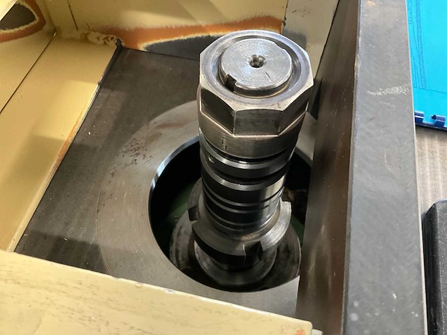 1999 gomad fds tafel- en spilfreesmachine - afbeelding 9 van  12