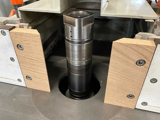 1999 gomad fds tafel- en spilfreesmachine - afbeelding 13 van  16
