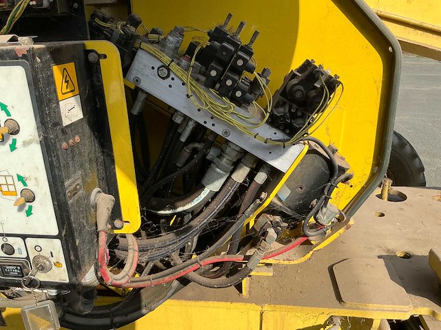 1999 grove gt141da zelfrijdende telescoophoogwerker met werkplatform - afbeelding 21 van  37