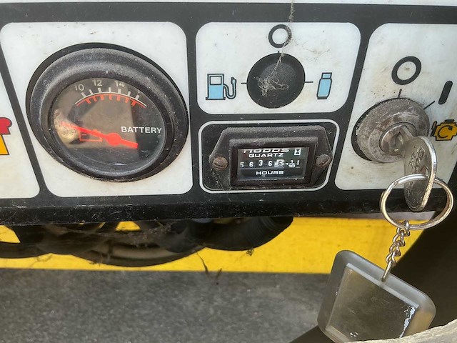 1999 grove gt141da zelfrijdende telescoophoogwerker met werkplatform - afbeelding 24 van  37