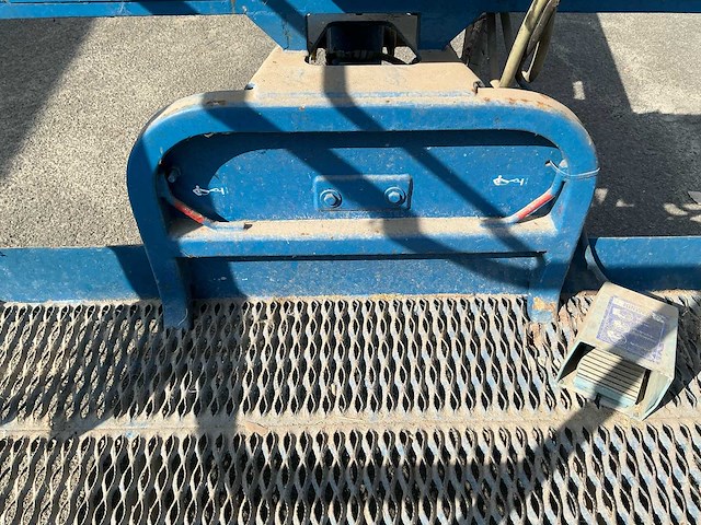 1999 grove gt141da zelfrijdende telescoophoogwerker met werkplatform - afbeelding 27 van  37