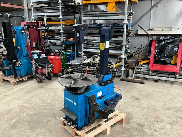 1999 hofmann monty 2250 banden de-en montageapparaat - afbeelding 1 van  7