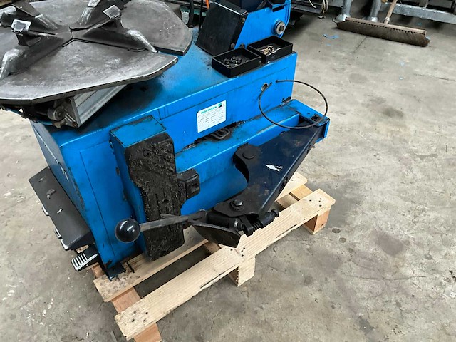 1999 hofmann monty 2250 banden de-en montageapparaat - afbeelding 4 van  7