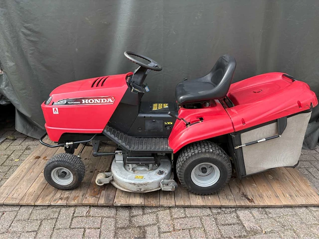 1999 honda hf 2213h zitmaaier - afbeelding 1 van  11