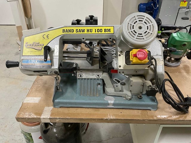 1999 huvema hm 100 bm metalen horizontale bandzaagmachine - afbeelding 1 van  4