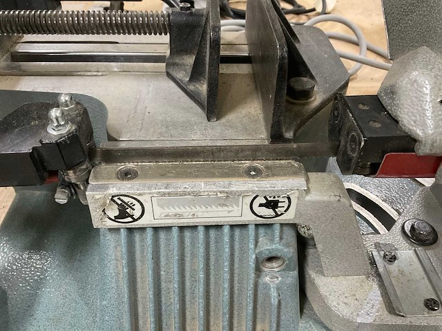 1999 huvema hm 100 bm metalen horizontale bandzaagmachine - afbeelding 2 van  4