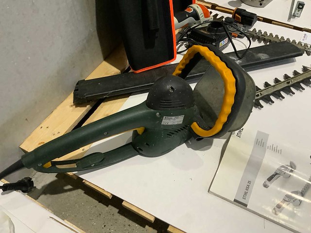 1999 metabo hs 8465s heggenschaar en stihl grasschaar - afbeelding 3 van  3