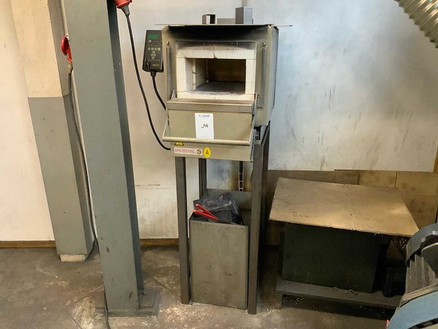 1999 nabertherm n 11/r hardingsoven - afbeelding 1 van  4