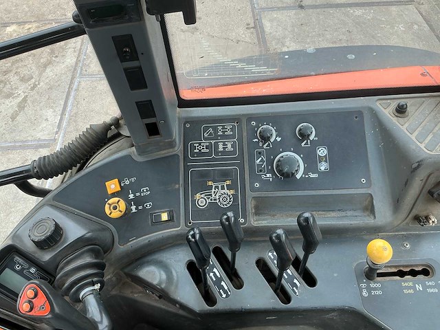 1999 new holland 8160 vierwielaangedreven landbouwtractor - afbeelding 16 van  27