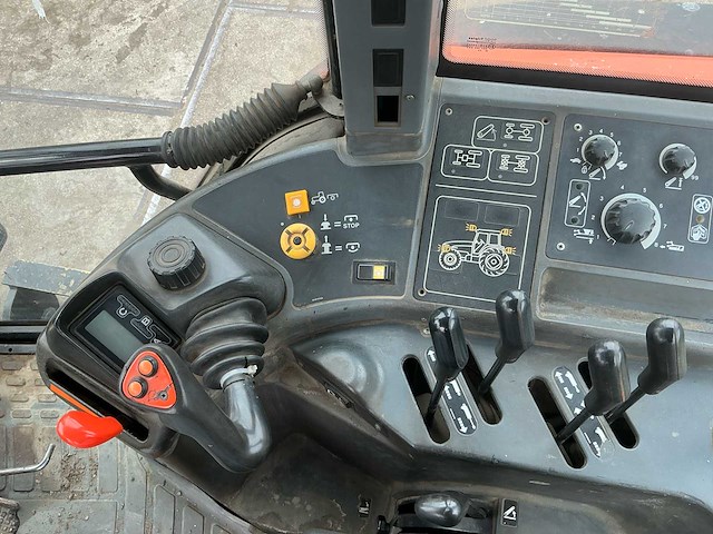 1999 new holland 8160 vierwielaangedreven landbouwtractor - afbeelding 17 van  27