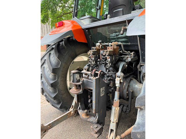 1999 new holland 8160 vierwielaangedreven landbouwtractor - afbeelding 8 van  12