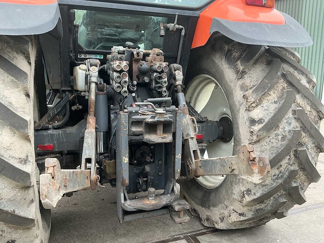 1999 new holland 8160 vierwielaangedreven landbouwtractor - afbeelding 6 van  26