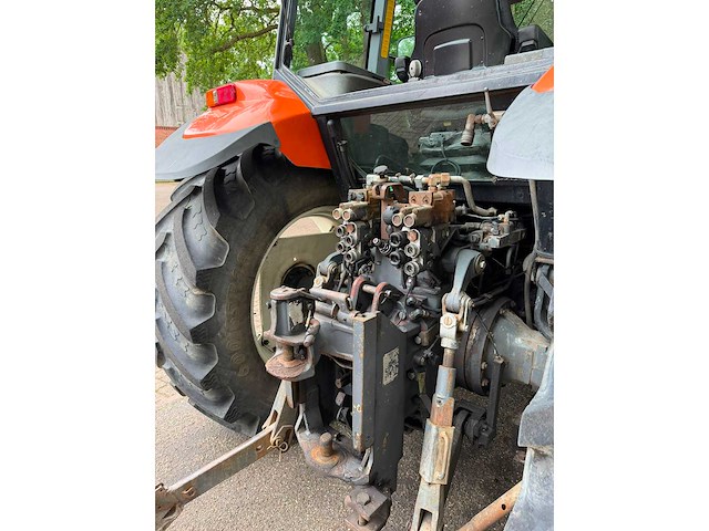 1999 new holland 8160 vierwielaangedreven landbouwtractor - afbeelding 7 van  11