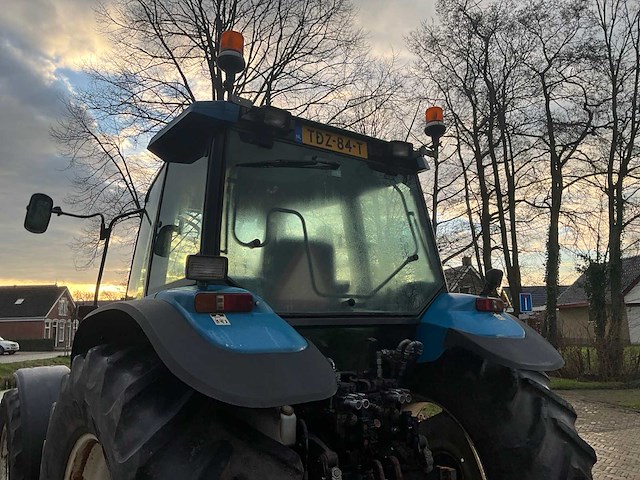 1999 new holland 8260 vierwielaangedreven landbouwtractor - afbeelding 7 van  24