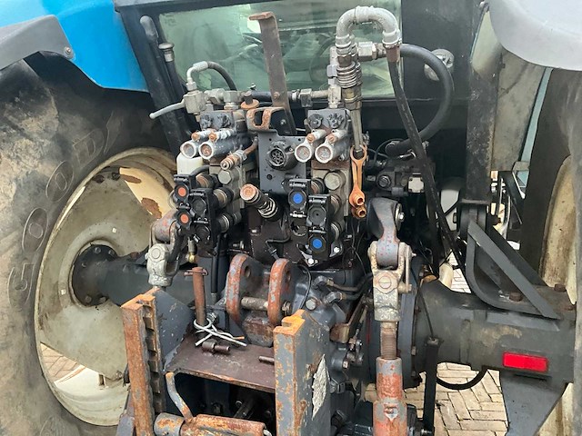 1999 new holland 8260 vierwielaangedreven landbouwtractor - afbeelding 10 van  24
