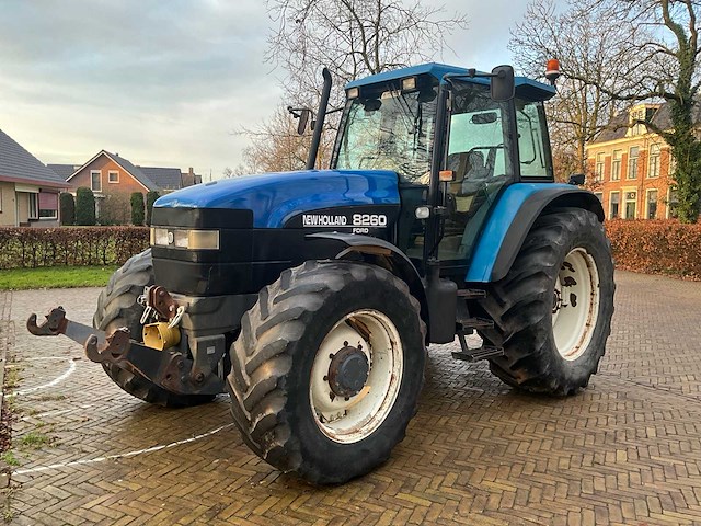 1999 new holland 8260 vierwielaangedreven landbouwtractor - afbeelding 1 van  24
