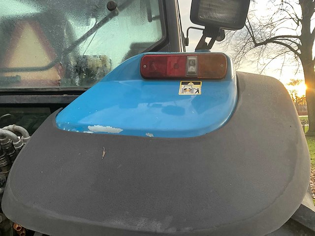 1999 new holland 8260 vierwielaangedreven landbouwtractor - afbeelding 11 van  24