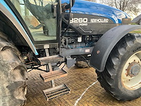1999 new holland 8260 vierwielaangedreven landbouwtractor - afbeelding 12 van  24