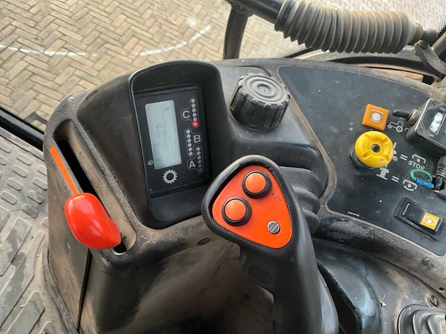 1999 new holland 8260 vierwielaangedreven landbouwtractor - afbeelding 21 van  39