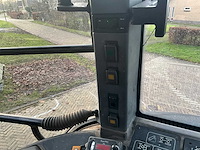 1999 new holland 8260 vierwielaangedreven landbouwtractor - afbeelding 17 van  24
