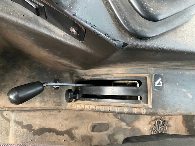 1999 new holland 8260 vierwielaangedreven landbouwtractor - afbeelding 27 van  37