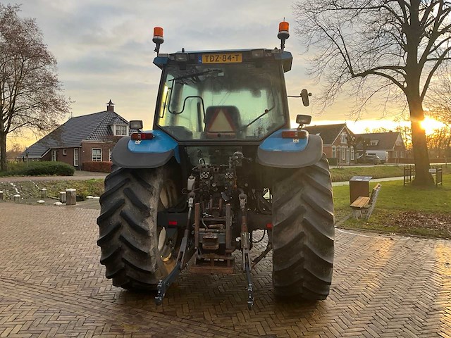 1999 new holland 8260 vierwielaangedreven landbouwtractor - afbeelding 35 van  37