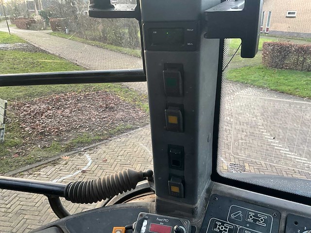 1999 new holland 8260 vierwielaangedreven landbouwtractor - afbeelding 22 van  35