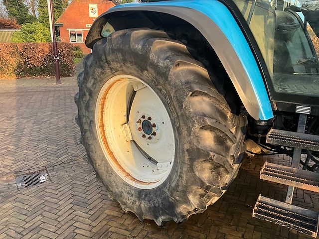 1999 new holland 8260 vierwielaangedreven landbouwtractor - afbeelding 29 van  35