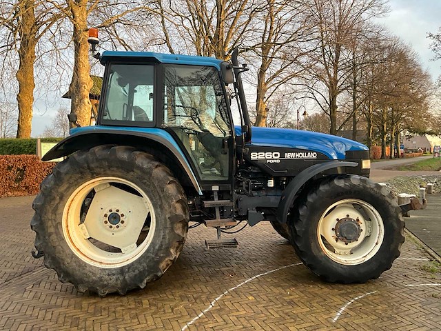 1999 new holland 8260 vierwielaangedreven landbouwtractor - afbeelding 31 van  35