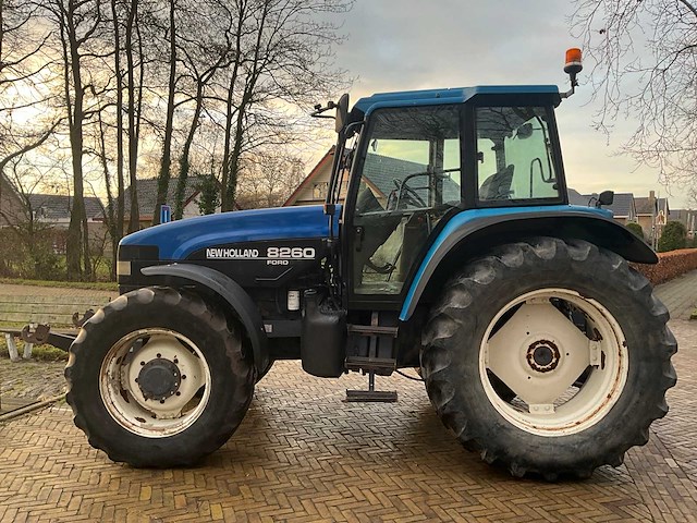 1999 new holland 8260 vierwielaangedreven landbouwtractor - afbeelding 35 van  35