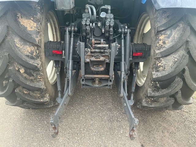 1999 new holland ts115 vierwielaangedreven landbouwtractor - afbeelding 17 van  30