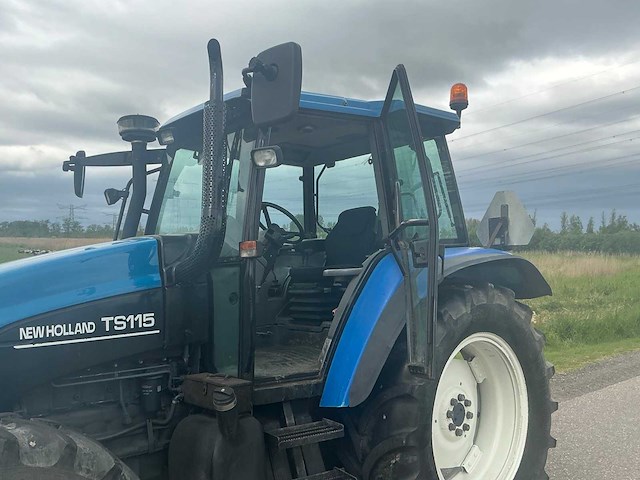 1999 new holland ts115 vierwielaangedreven landbouwtractor - afbeelding 18 van  30