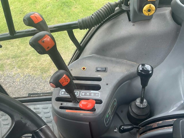1999 new holland ts115 vierwielaangedreven landbouwtractor - afbeelding 27 van  30