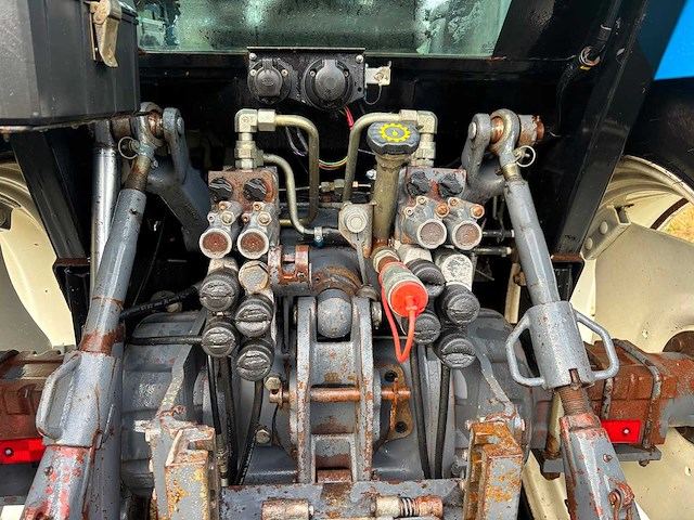 1999 new holland ts90 vierwielaangedreven landbouwtractor - afbeelding 2 van  25