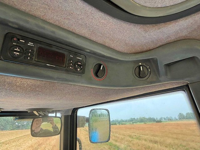 1999 new holland ts90 vierwielaangedreven landbouwtractor - afbeelding 8 van  25