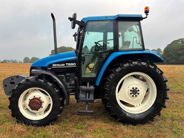 1999 new holland ts90 vierwielaangedreven landbouwtractor - afbeelding 1 van  17