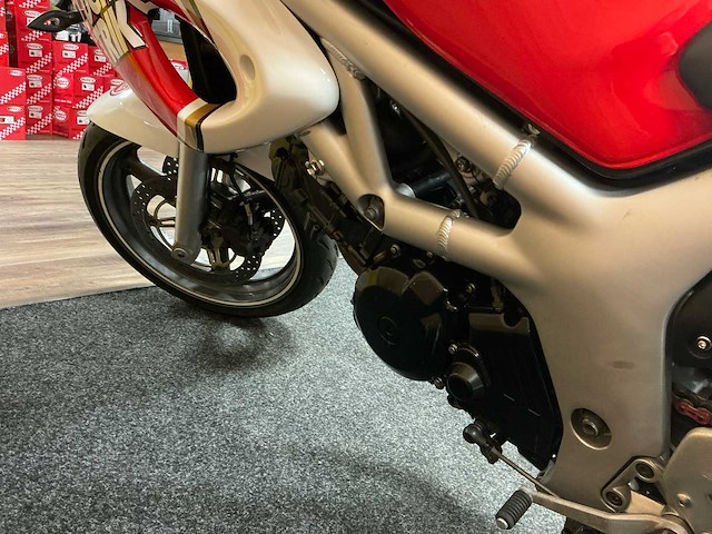 1999 suzuki tour “lucky strike” 600 motorfiets - afbeelding 14 van  15