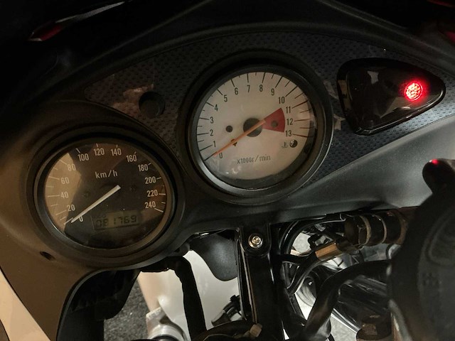 1999 suzuki tour “lucky strike” 600 motorfiets - afbeelding 1 van  8