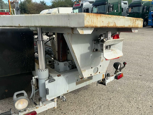 1999 terberg yt180 (containerdrager) terminal vrachtwagen/trekker - afbeelding 17 van  43