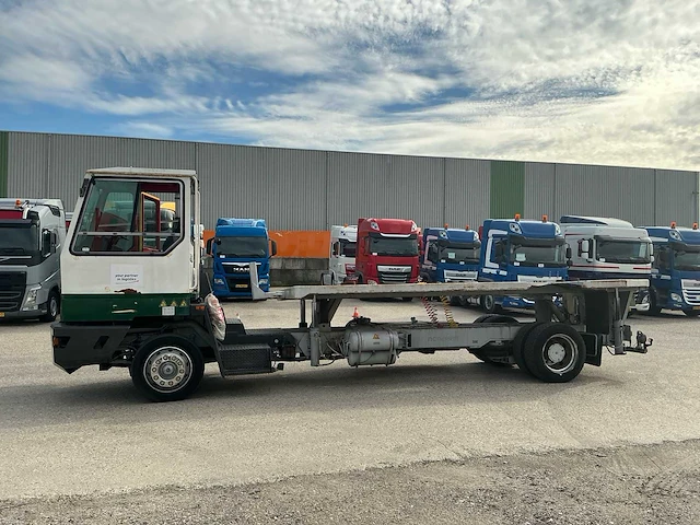 1999 terberg yt180 (containerdrager) terminal vrachtwagen/trekker - afbeelding 12 van  43